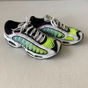 Nike Air Max Tailwind IV size 9